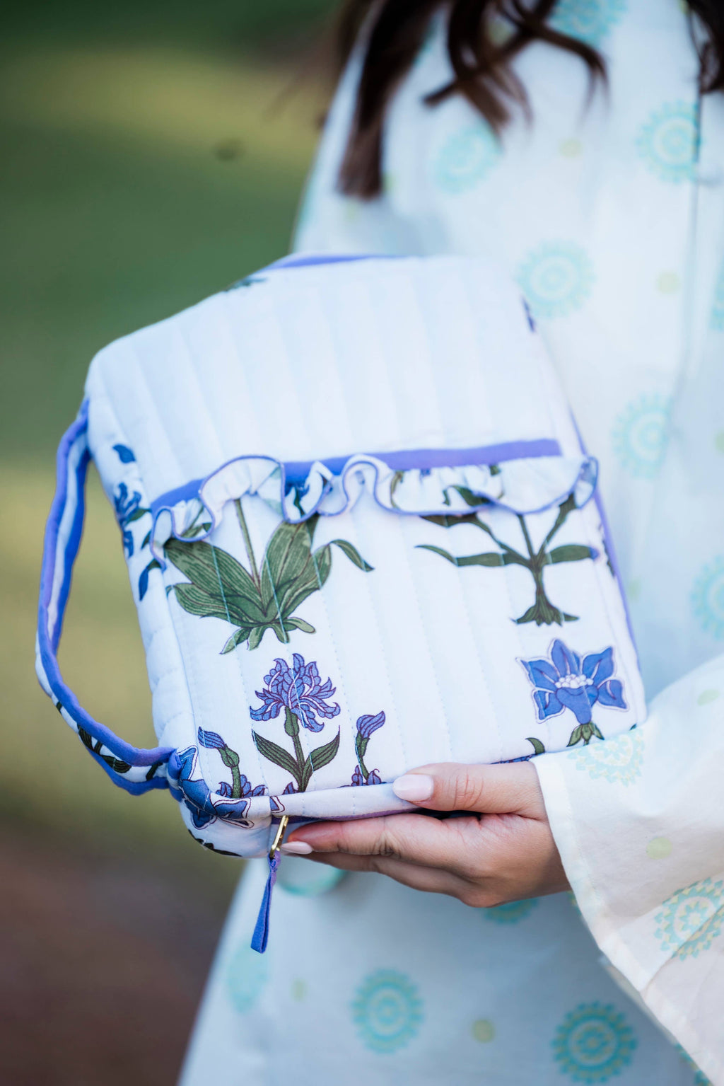Iris Lavende Luxe | Quilted Scalloped Bible Cover