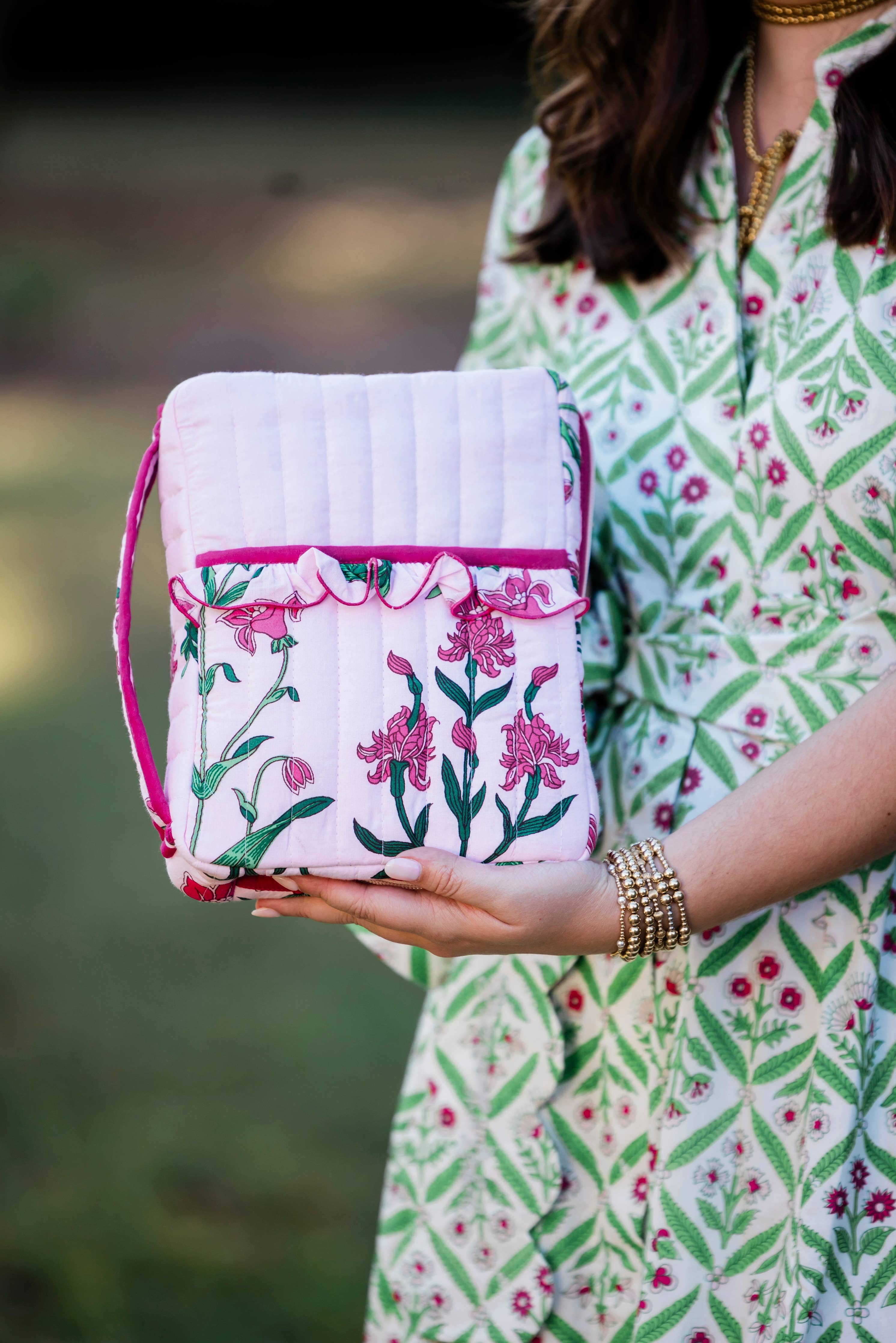Rose d’Iris Luxe | Quilted Scalloped Bible Cover