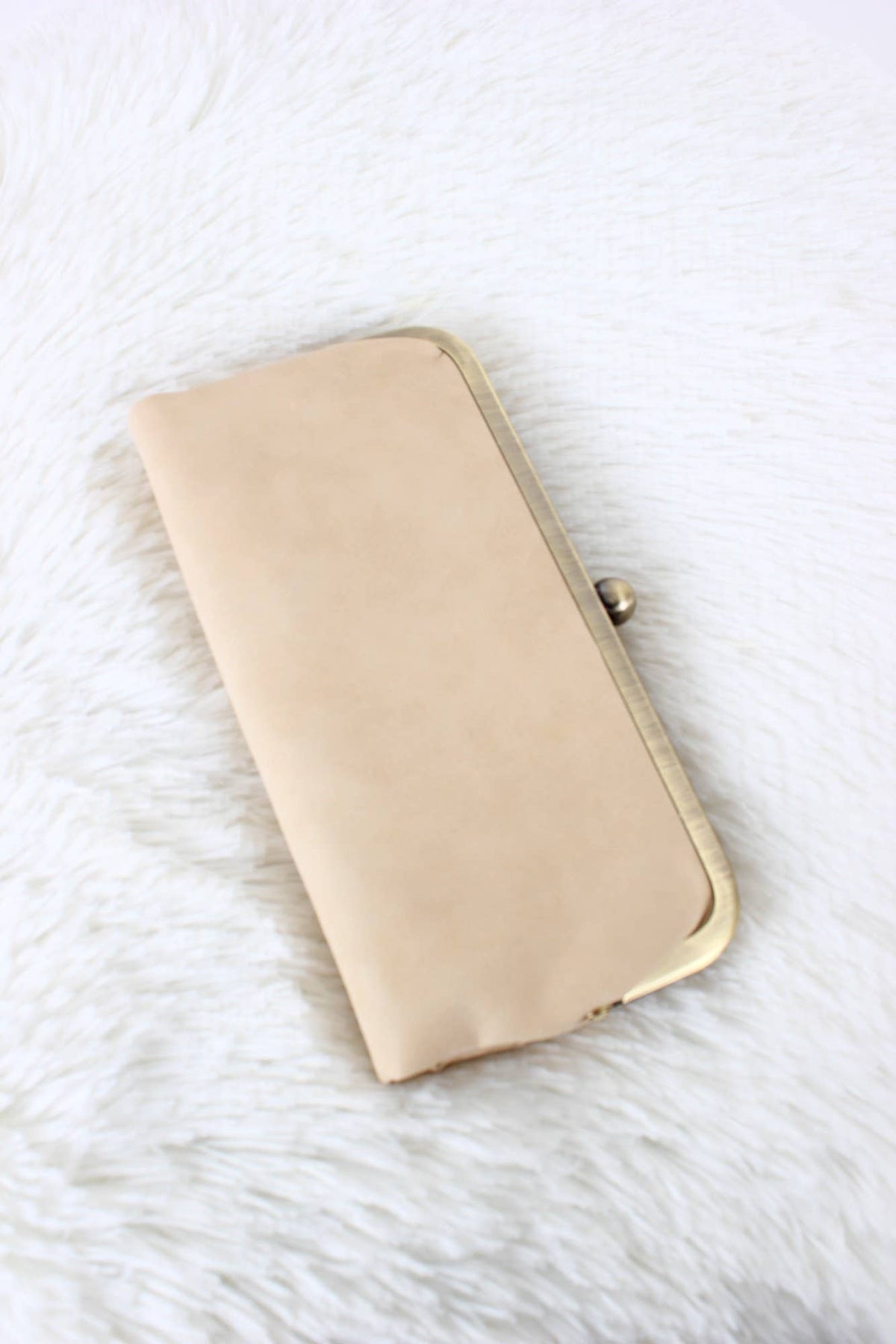 Karen Kiss Lock Clutch Bag